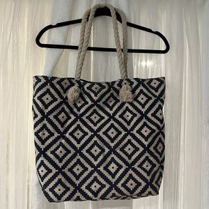 Beach tote, snap top, rope handles. Originally from a Fab For Fun box.